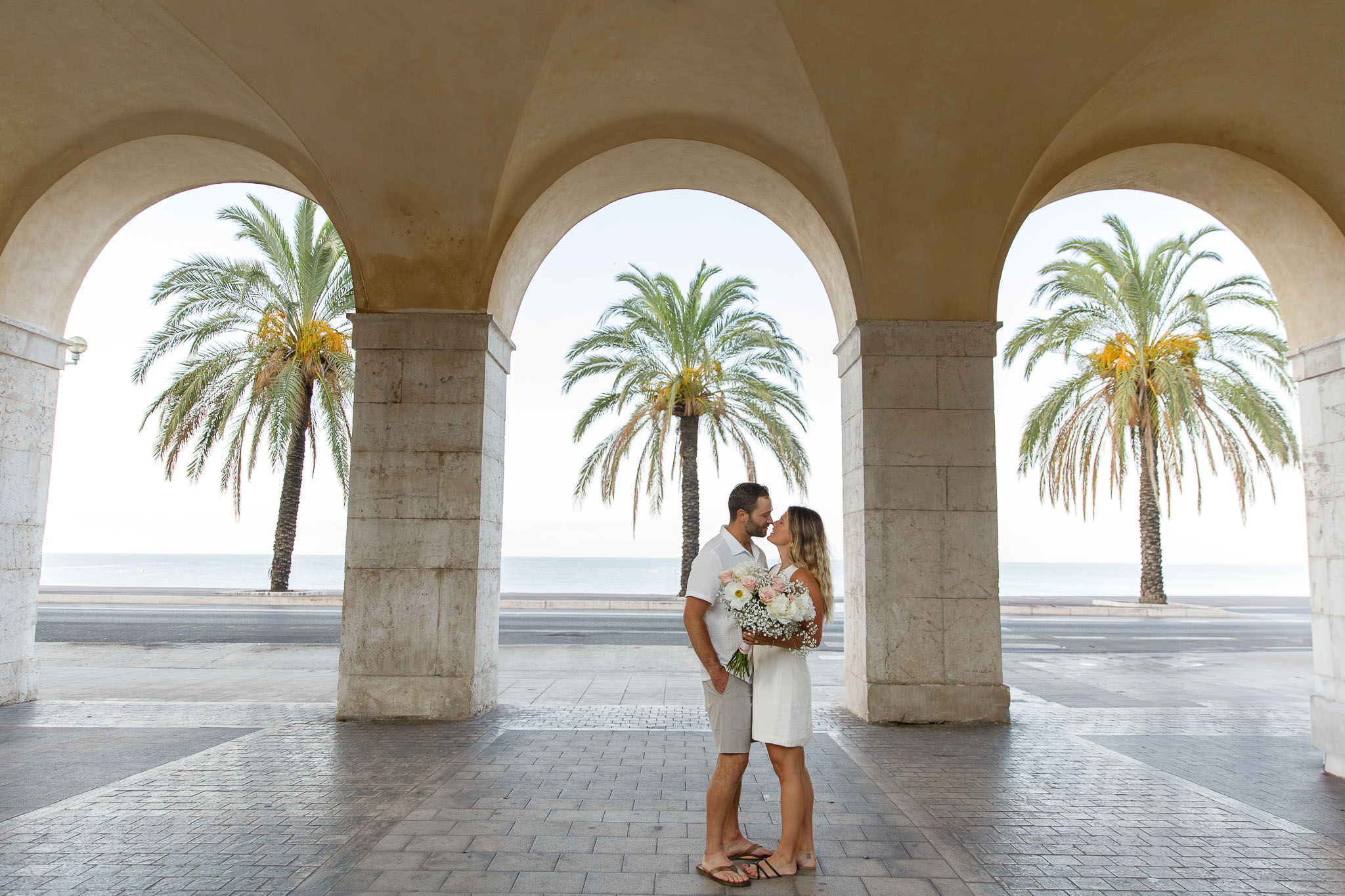 A proposal photo session at sunrise in Nice.