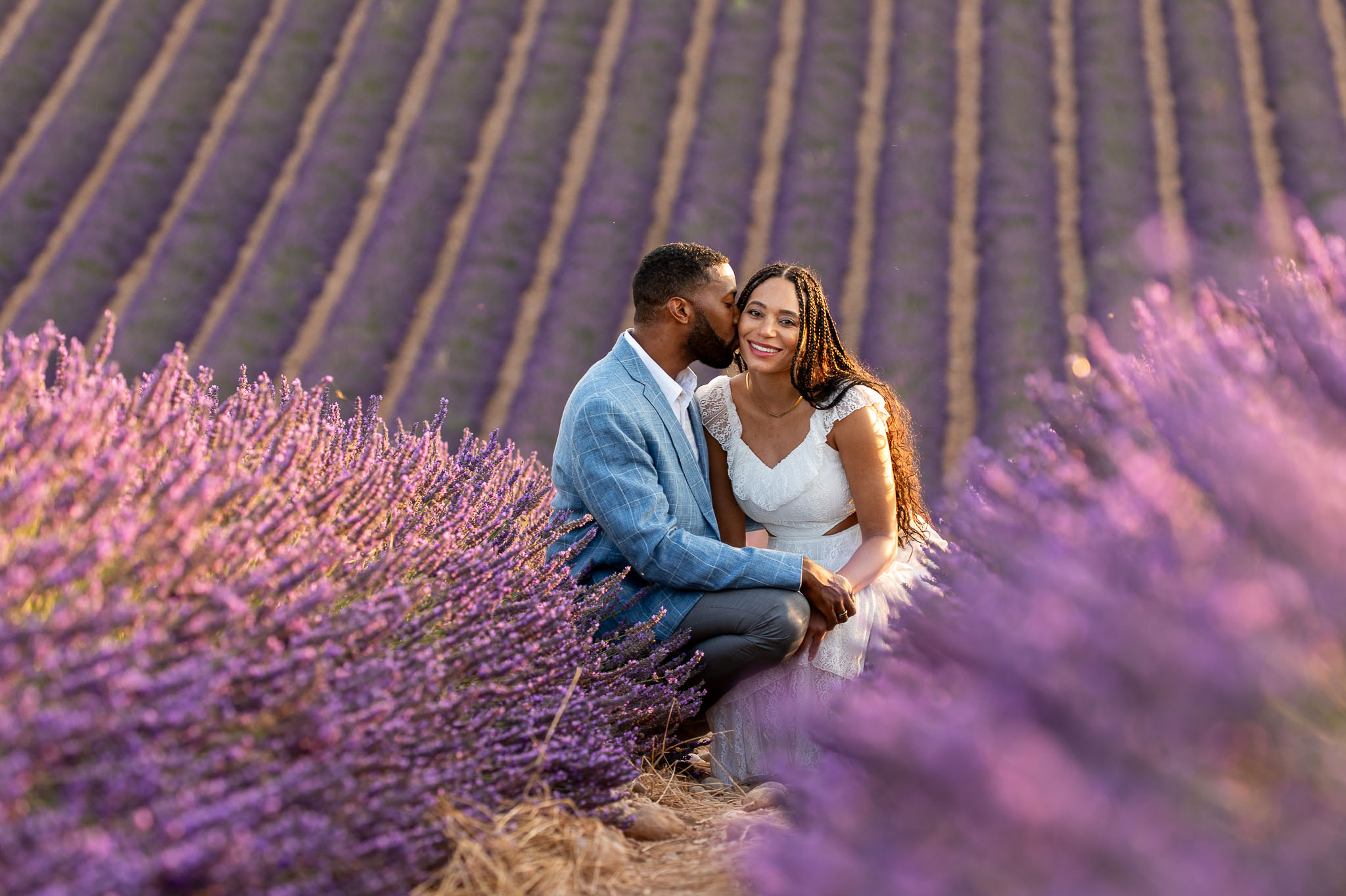 Anita Tissier Photography - couple photoshoot in the lavender fields of Valensole, France